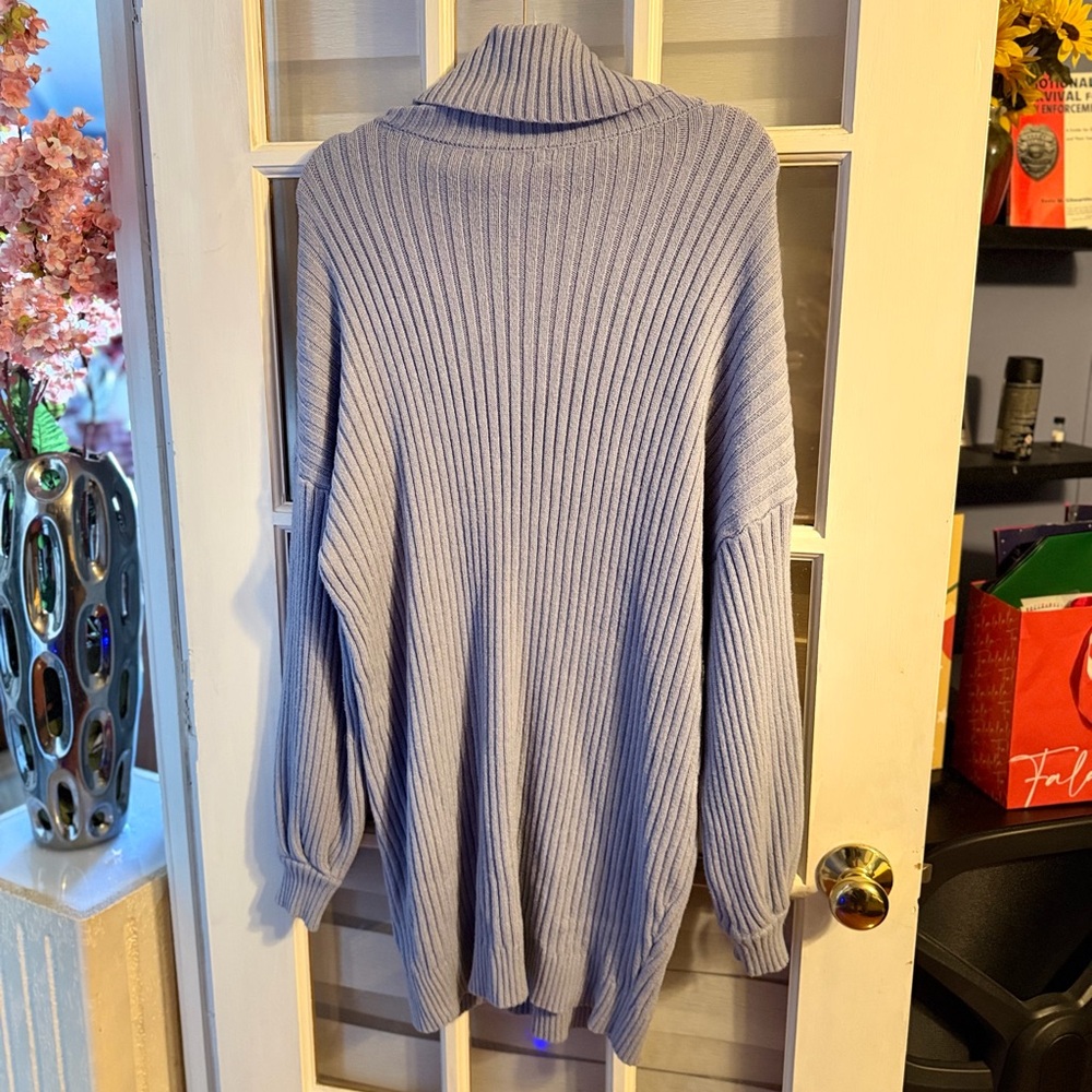 Women's Ribbed Knit Sweater - Light Blue